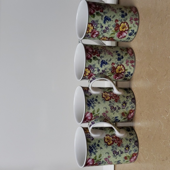 Royal Albert Floral Tea Cups (Set of 4) - Picture 1 of 9